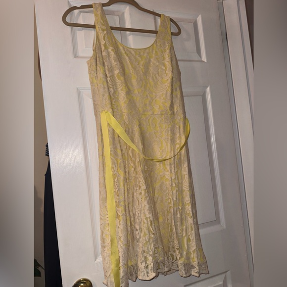 Light yellow Lace dress feminine and fun with yellow ribbon belt - Picture 1 of 3